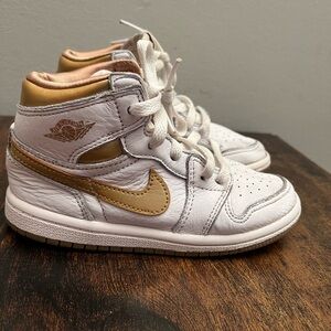 Nike Air Jordan 1 Retro High Top Kids Sneakers Tennis Shoes Metallic Gold 9C